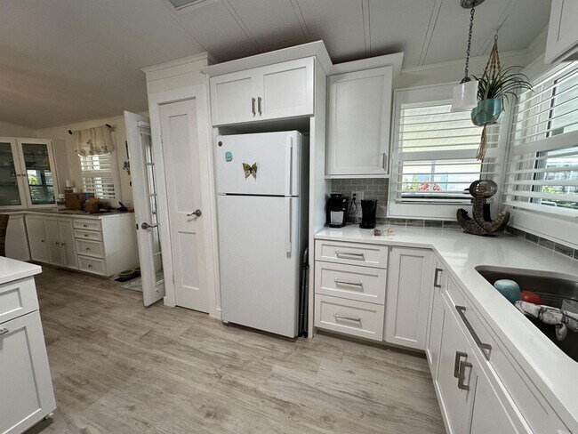 Foto del edificio - 5627 Camelford Pl