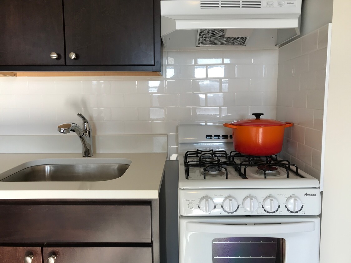 Foto principal - 3335 W Diversey Ave