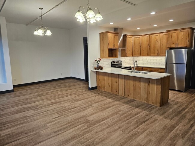 Building Photo - Genevieve Suites