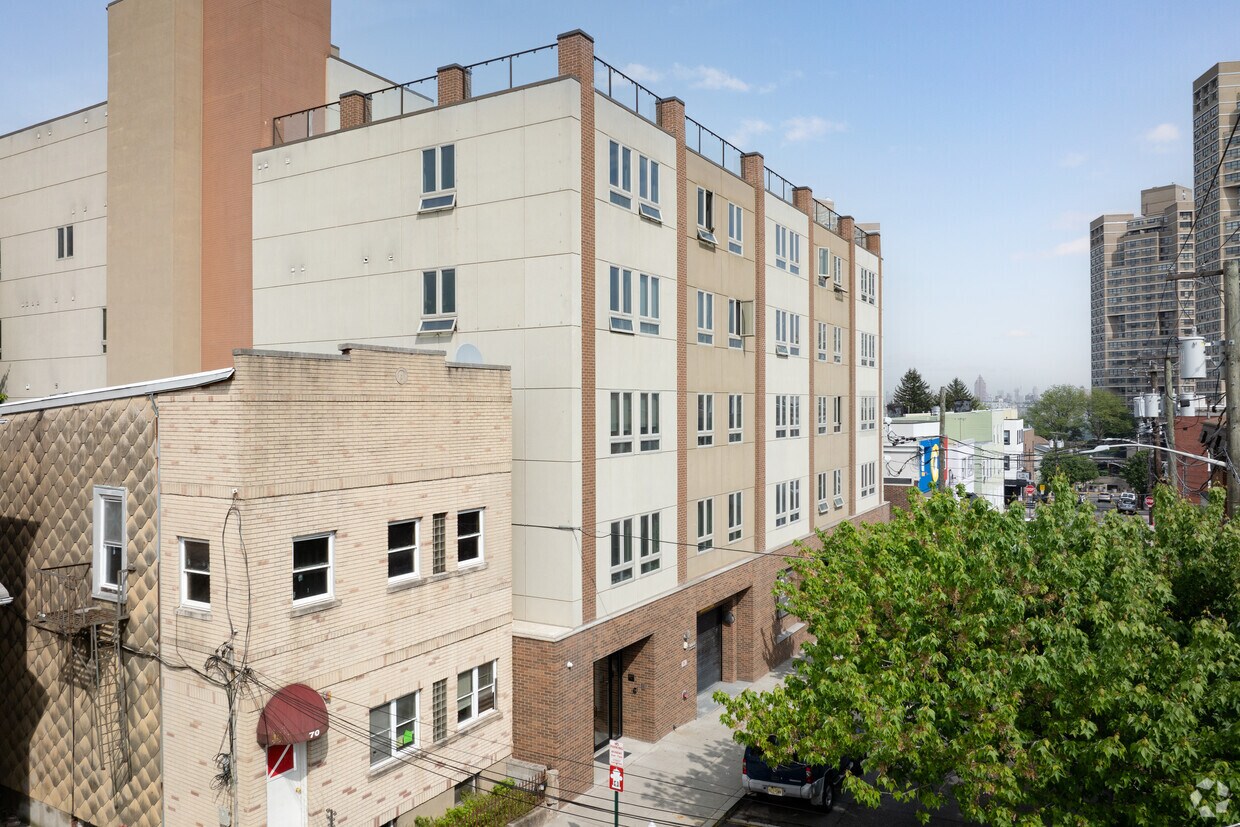 Foto principal - Green Roof Condominums