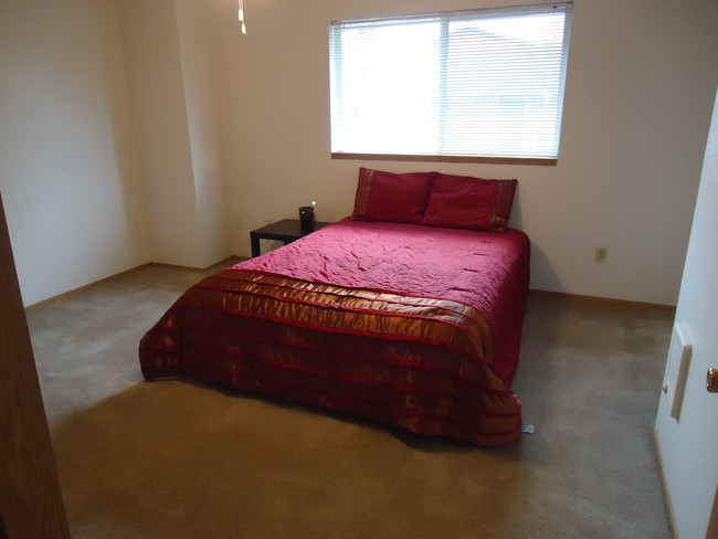 Bedroom - Lincoln Townhomes