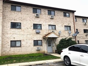Building Photo - 446 Osage Ln