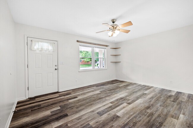 Building Photo - 912 W Bel Air Dr