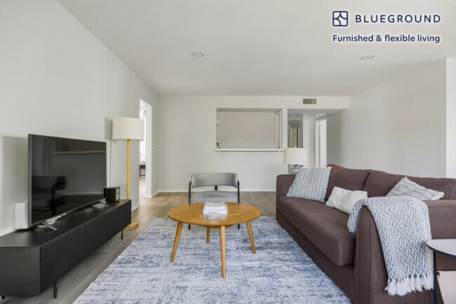 Foto del edificio - 616 N Sweetzer Ave