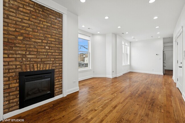 Foto del edificio - 2346 W Fullerton Ave