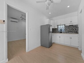 Building Photo - 252 E 36th St