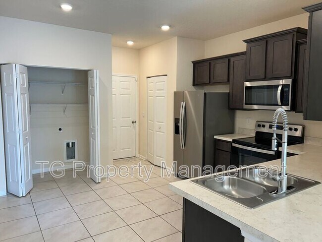 Foto del edificio - 880 Observatory Pkwy