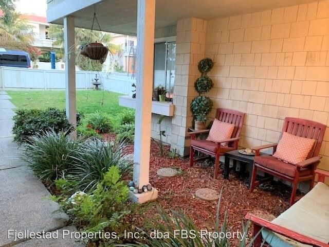 Primary Photo - 3 br, 2.5 bath House - 2466 Newport Avenue