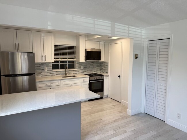 Foto del edificio - 333 SW 21st St