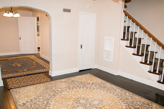 Foto del edificio - 54 Watkins Ln
