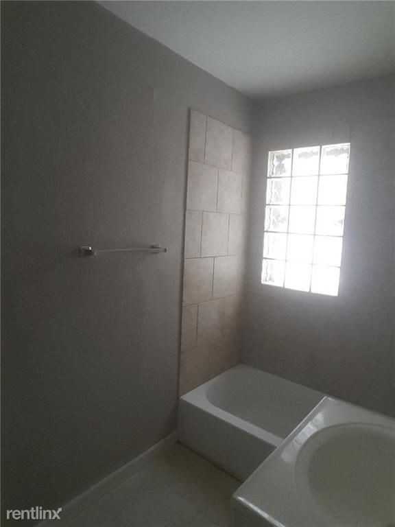 Foto del edificio - 3 br, 2 bath House - 5006 Skiles Ave