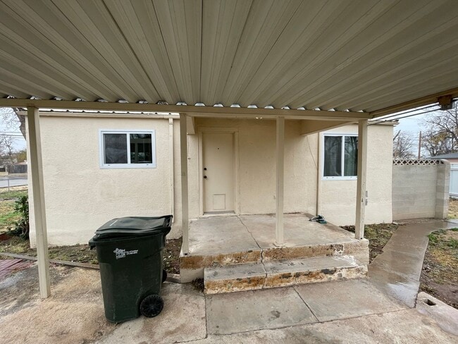 Building Photo - 3 Bedroom 3 Bath Home