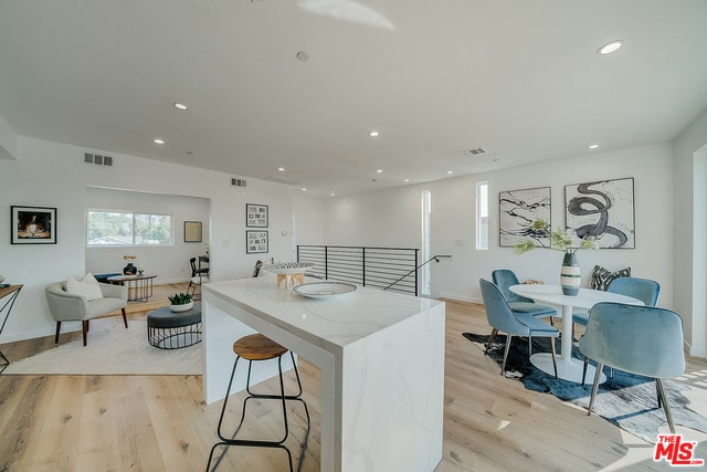 Building Photo - 737 N Mariposa Ave