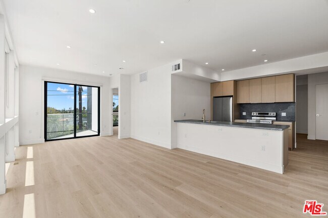 Building Photo - 1808 Lincoln Blvd