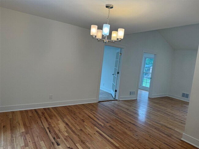 Foto del edificio - 251 Broadfield Rd