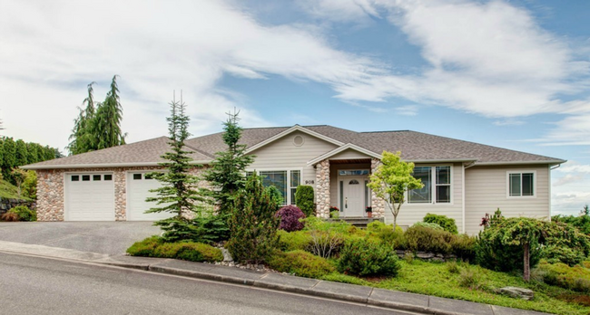 Building Photo - Beautiful 4 Bedroom Home