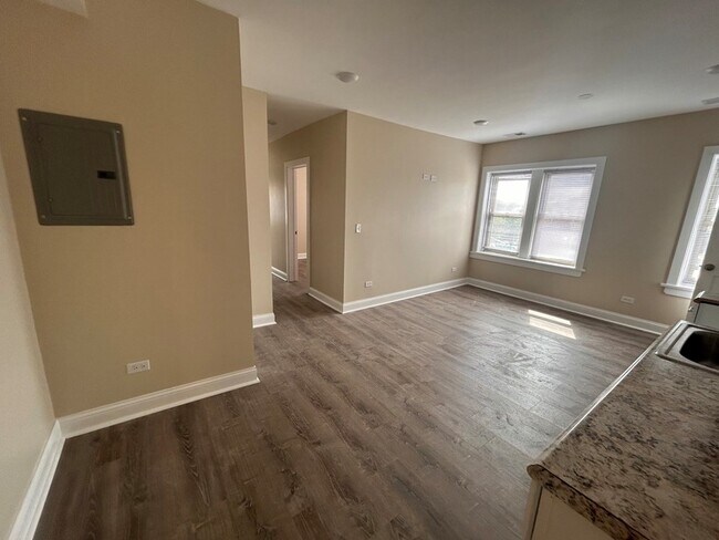 Building Photo - 156 Des Plaines Ave