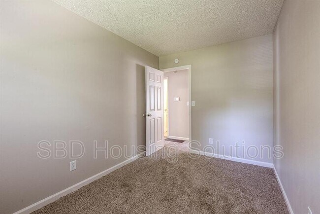 Foto del edificio - 18304 E 18th St N