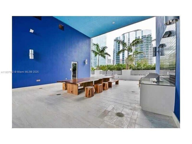 Foto del edificio - 1300 Brickell Bay Dr