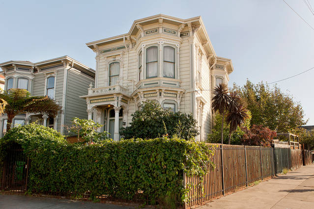 Live in a beautiful Victorian - 1561 8th St