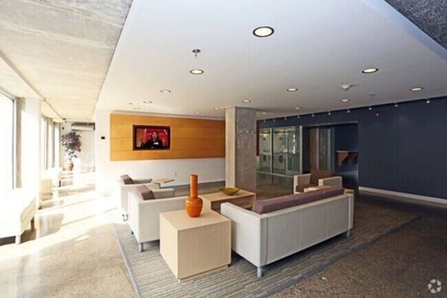 Foto del edificio - 1 MONTH FREE - 2 Bedroom w/ Large Closet S...