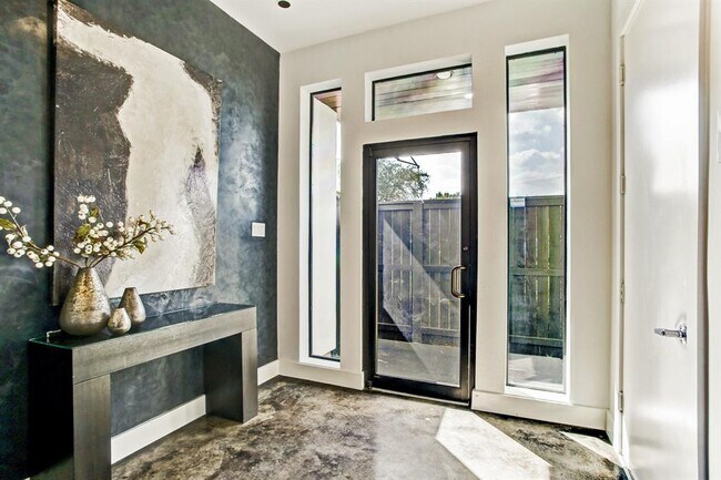 Foto del edificio - 2529 Robinhood St