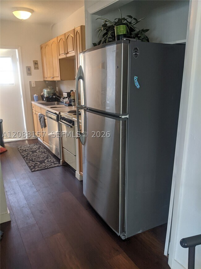 Foto del edificio - 7741 Hawthorne Ave
