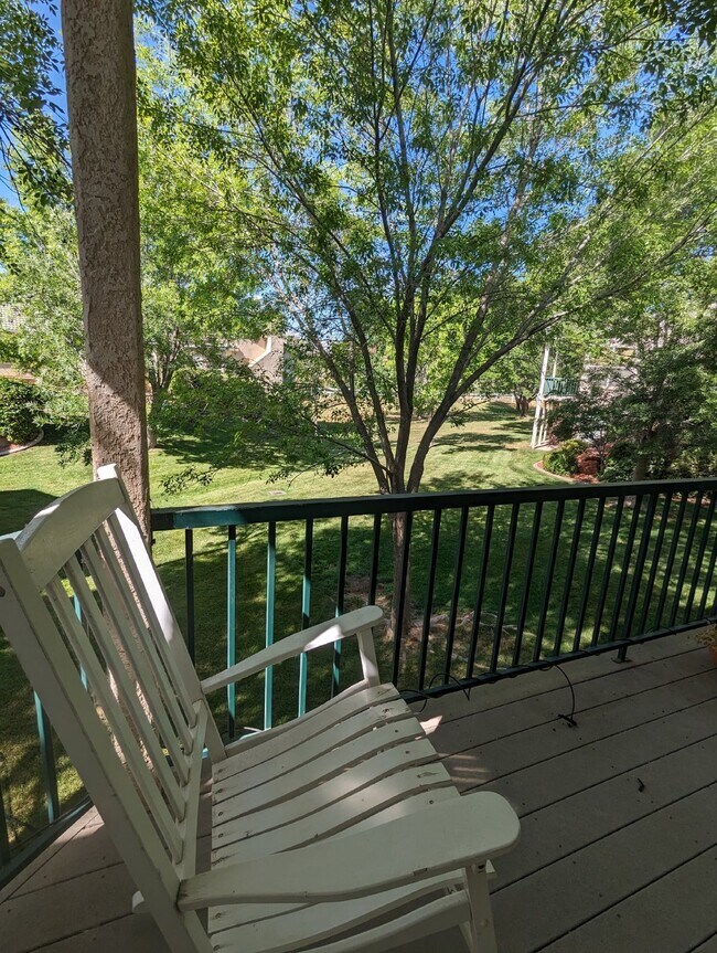 Building Photo - Furnished Quaint, Quiet Location, Centrally Located, 2 Bed 2.5 Bath