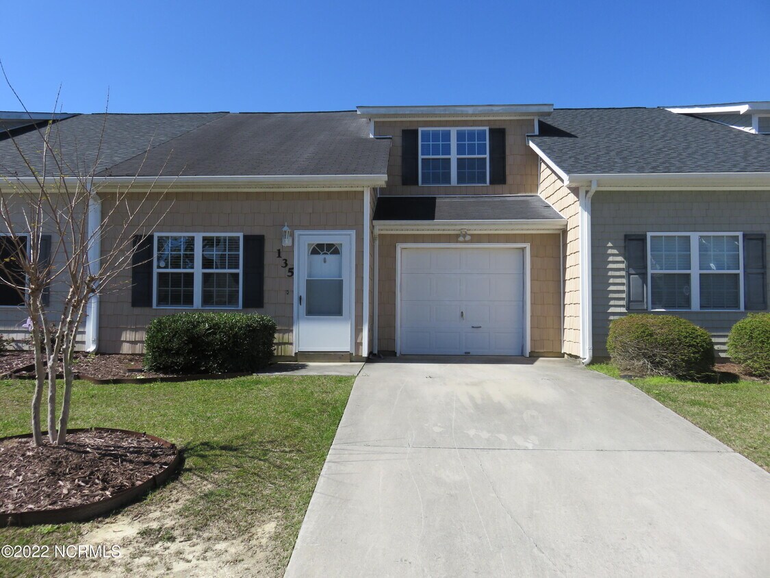 135 Jessie Cir, Hubert, NC 28539 Townhome Rentals in Hubert NC