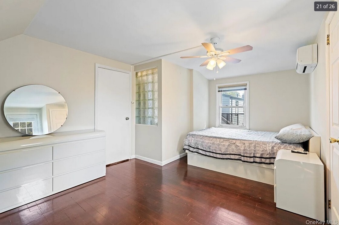 Photo - 304 Unqua Rd (Massapequa, NY)