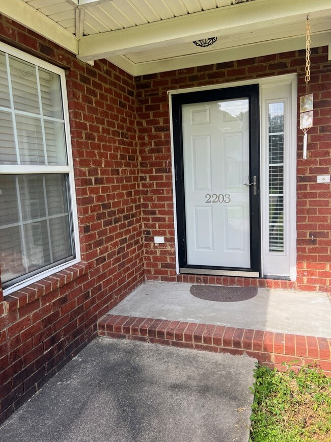 Building Photo - 2203 Inverness Dr