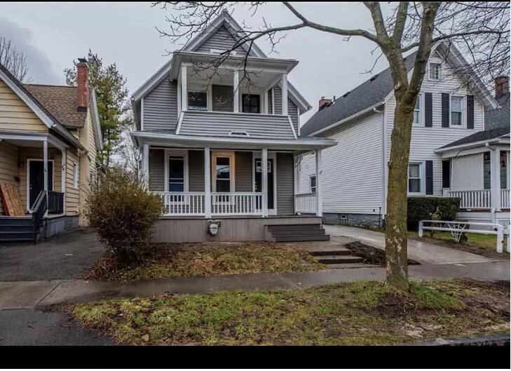 Primary Photo - 688 Linden St