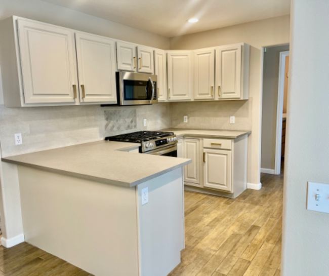 Building Photo - 171 Burgundy Cir