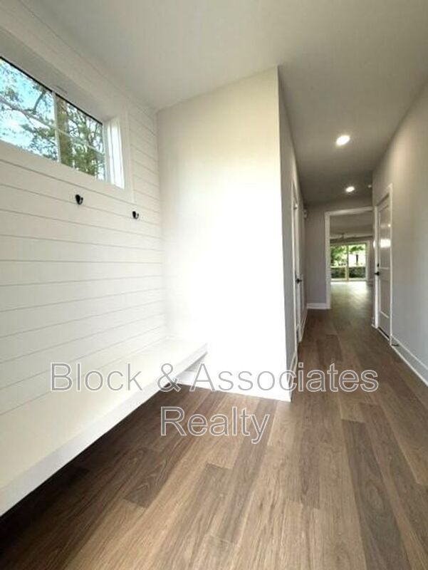 Building Photo - 1134 Cedarhurst Dr