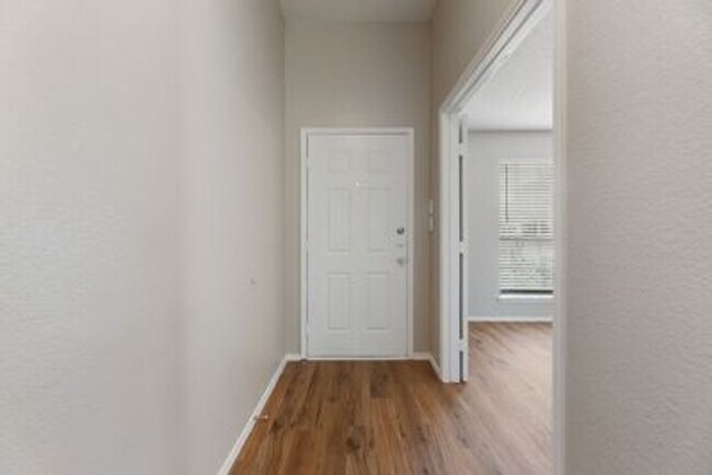 Foto del edificio - Beautiful newly redone single story home i...