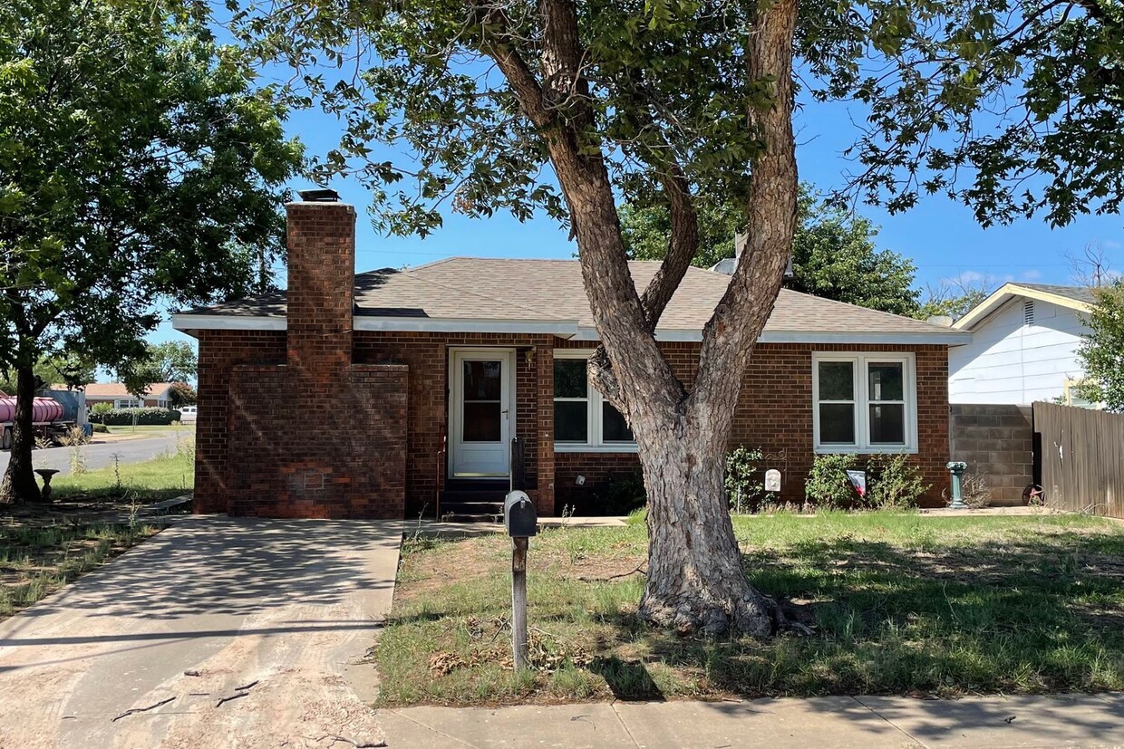 Foto principal - Cozy 3-Bed, 2-Bath Retreat in Serene Neigh...