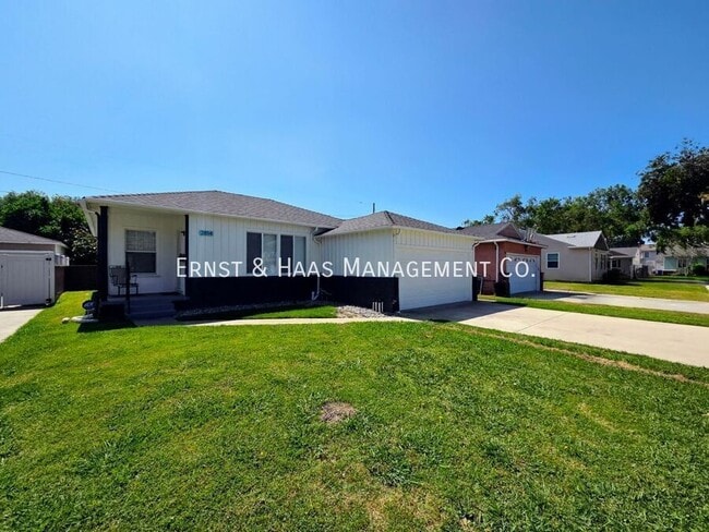 Photo - 2814 Candlewood St House