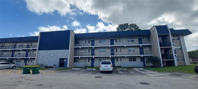 Foto del edificio - 7960 N Colony Cir