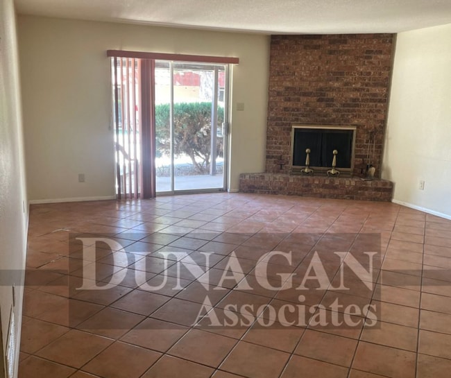 Foto del edificio - COMING SOON 2 Bedroom - 2 Bath Condo