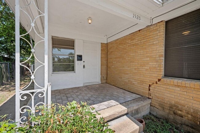 Building Photo - 1518 Ullrich Ave