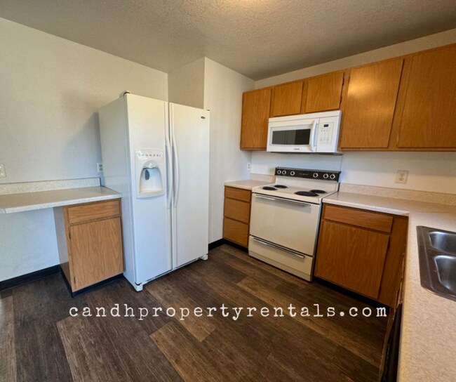 Building Photo - 3361 Canyon Dr
