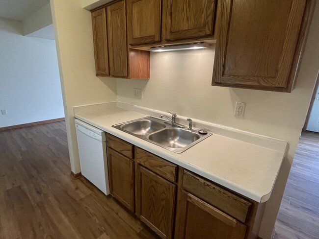 Kitchen - 2008 MacArthur Rd