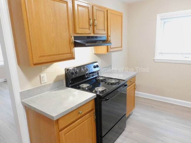 Building Photo - 915 Idlewood Dr