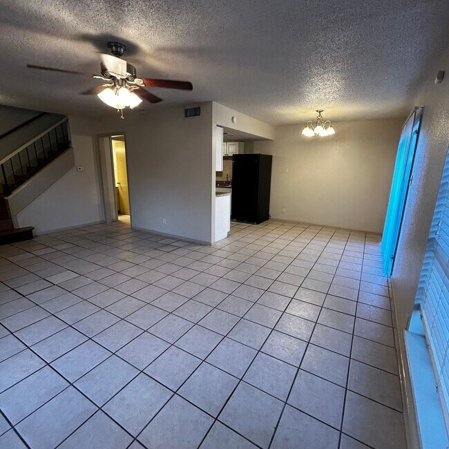 Foto del edificio - 7204 Creekside Dr