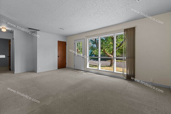 Foto del edificio - Charming 2-Bedroom Home with Fenced Yard in St. Johns - Pets Welcome!