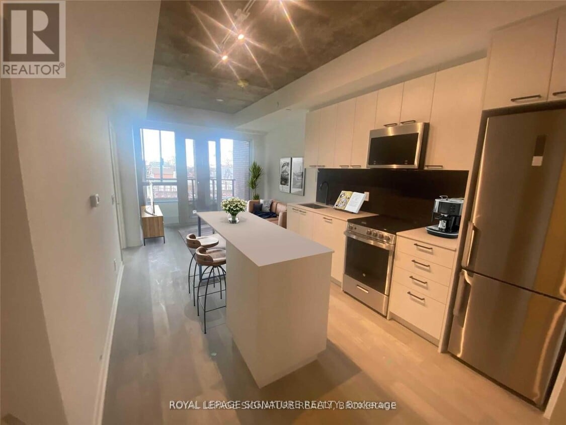 Photo principale - 1808 St Clair Ave W