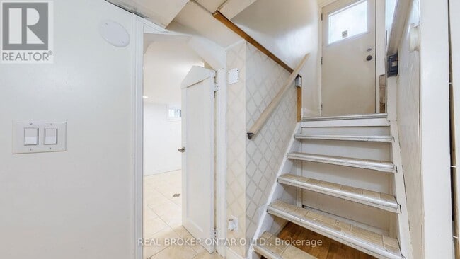 Building Photo - 164 William St