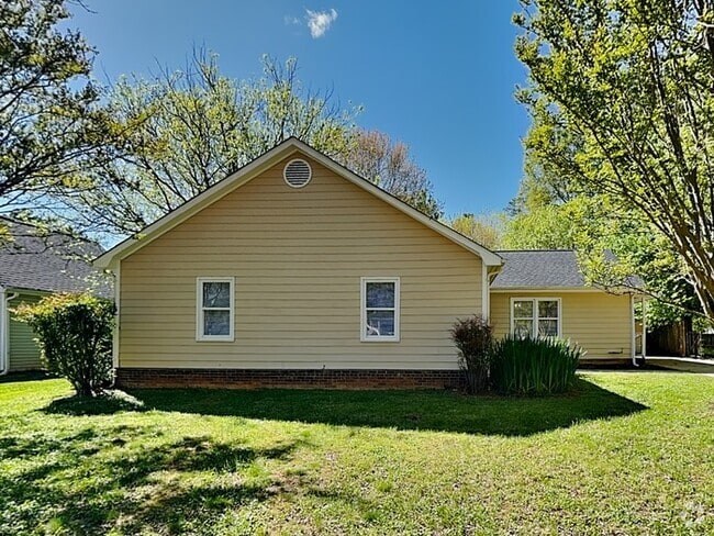 Building Photo - 6515 Birdsong Ln