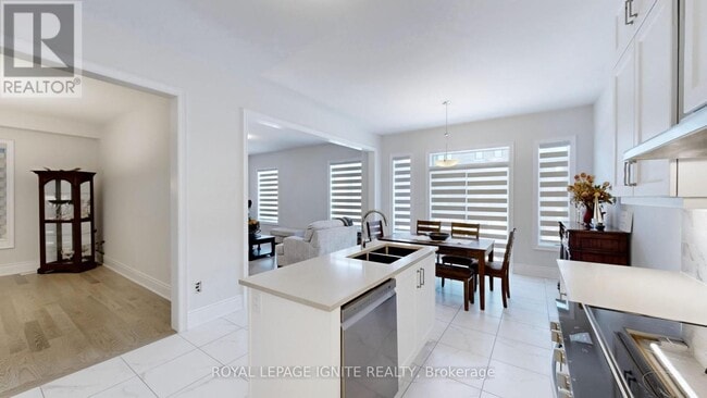 Building Photo - 30 Duxbury Rd