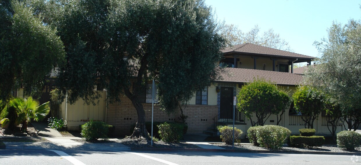 Primary Photo - 422 Washington Blvd